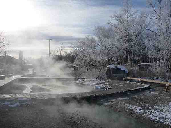 Hot-Spring-River-In-The-Kawayu-Spa